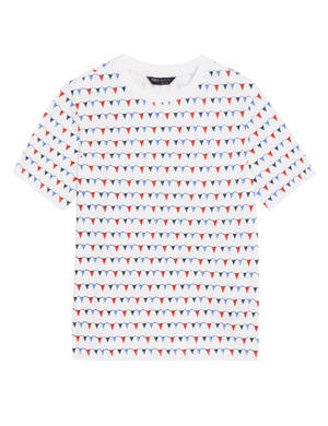 marksandspencer_Korunovace2023_T41_3411_tricko s vlajkami_599Kc.jpg